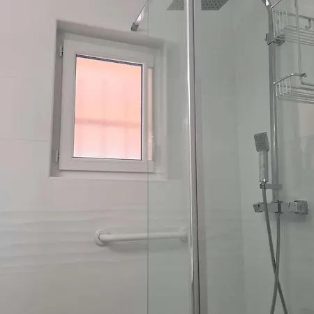 T2 Avec Parking Et Acces Direct A La - Fr-1-249-129 Apartman *